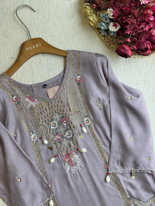 19708 Beautiful partywear suit