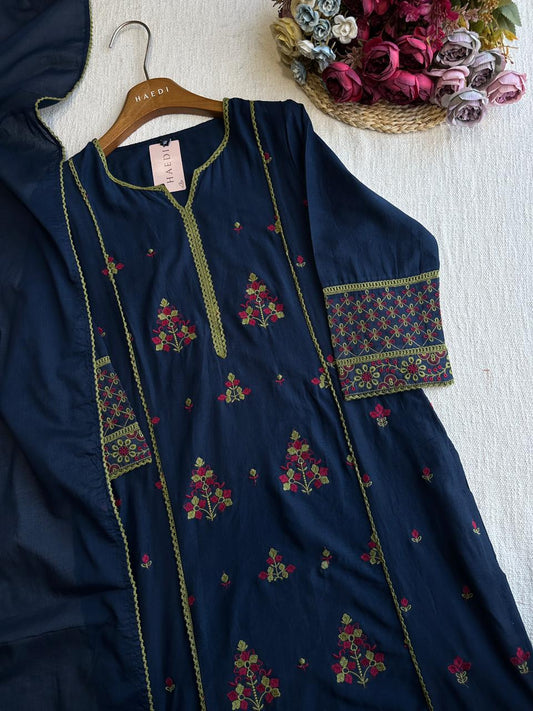 19816 Beautiful embroidered mul cotton suit