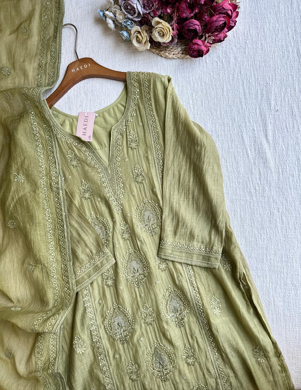 19839/57754 Premium mulchanderi suit