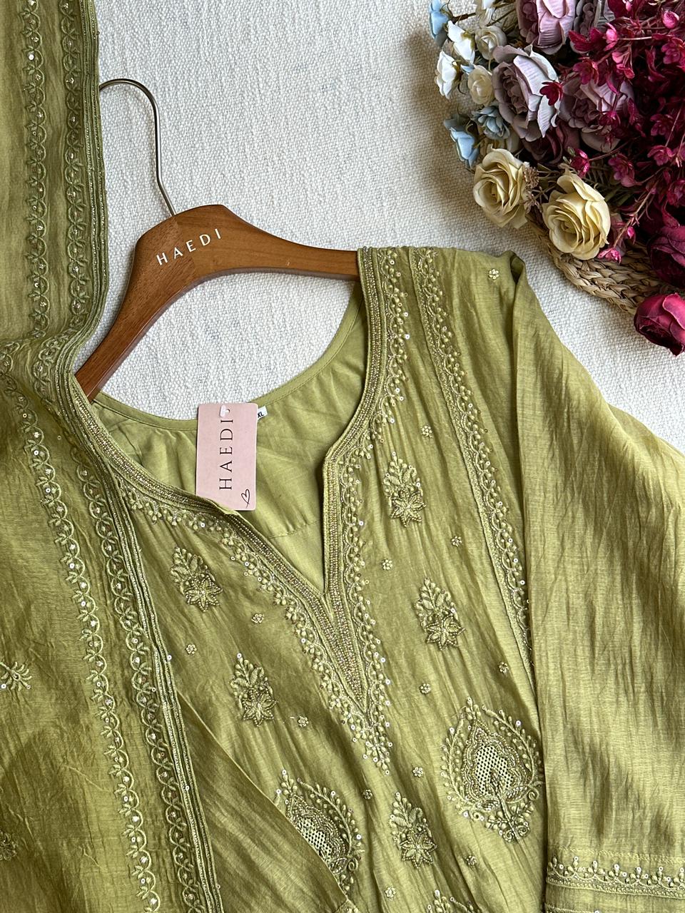 19839/57754 Premium mulchanderi suit