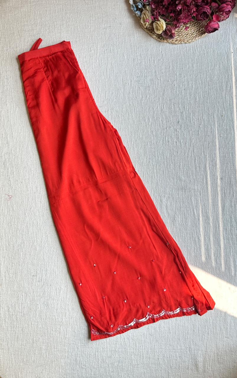 19840 Beautiful handworked suit