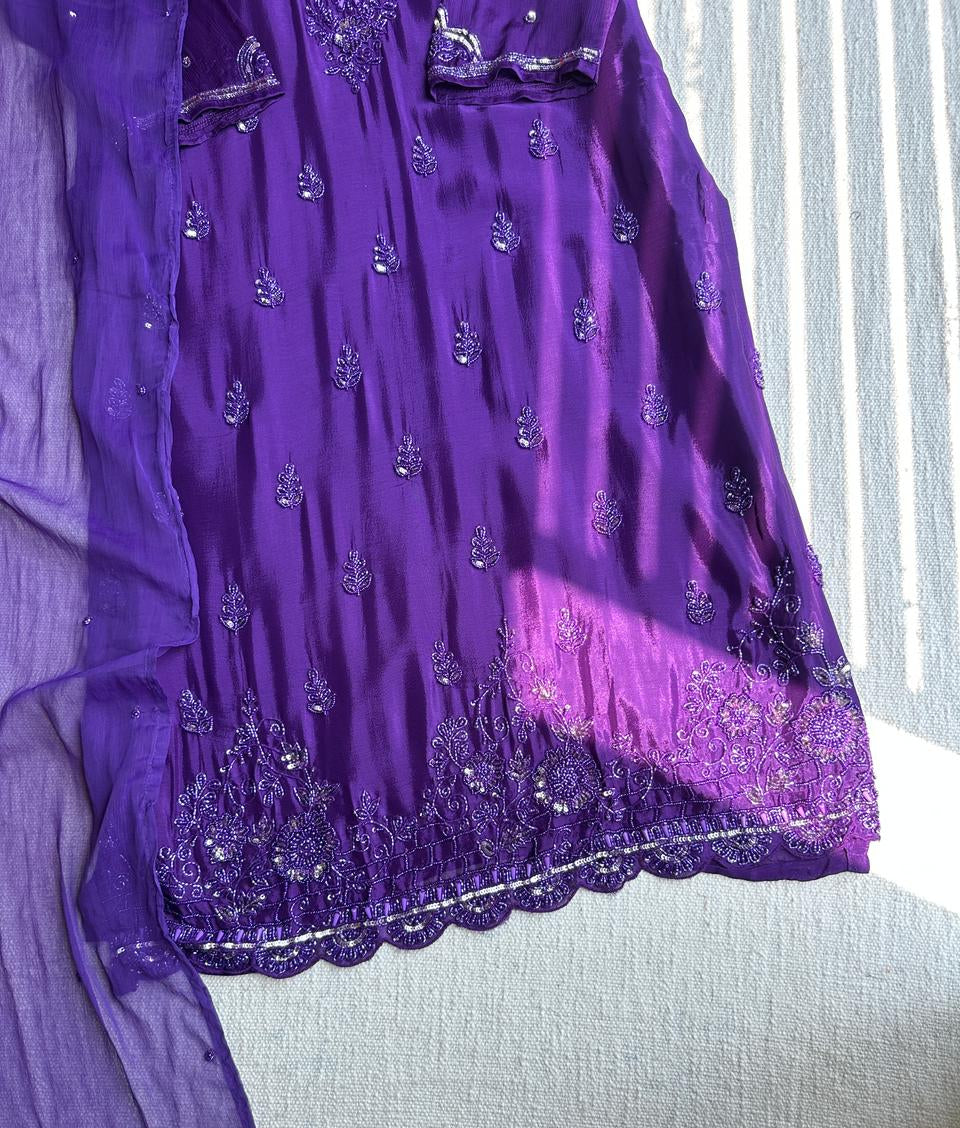 19840 Beautiful handworked suit