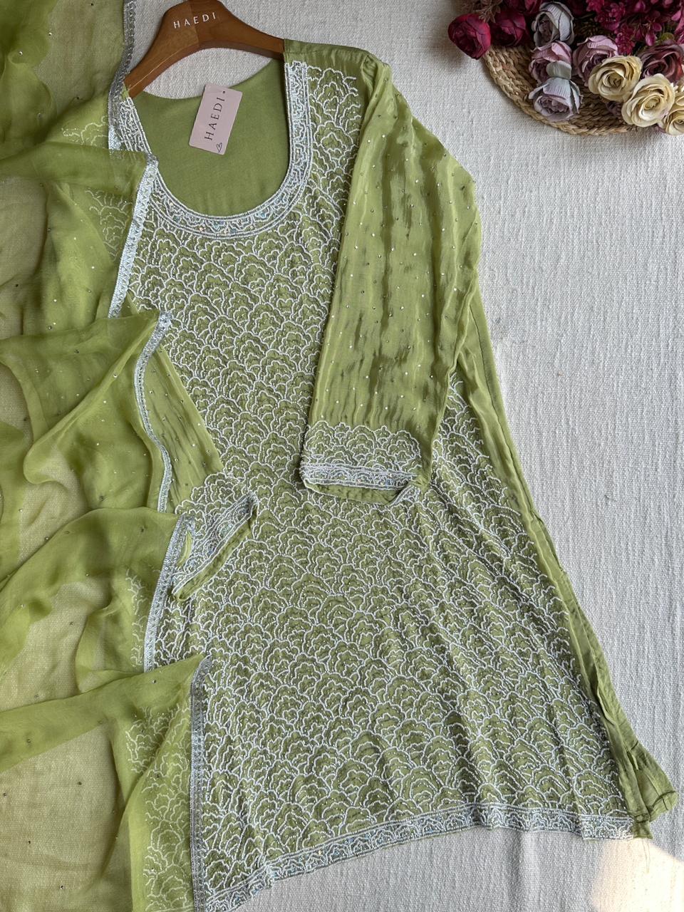 19314 Beautiful partywear suit