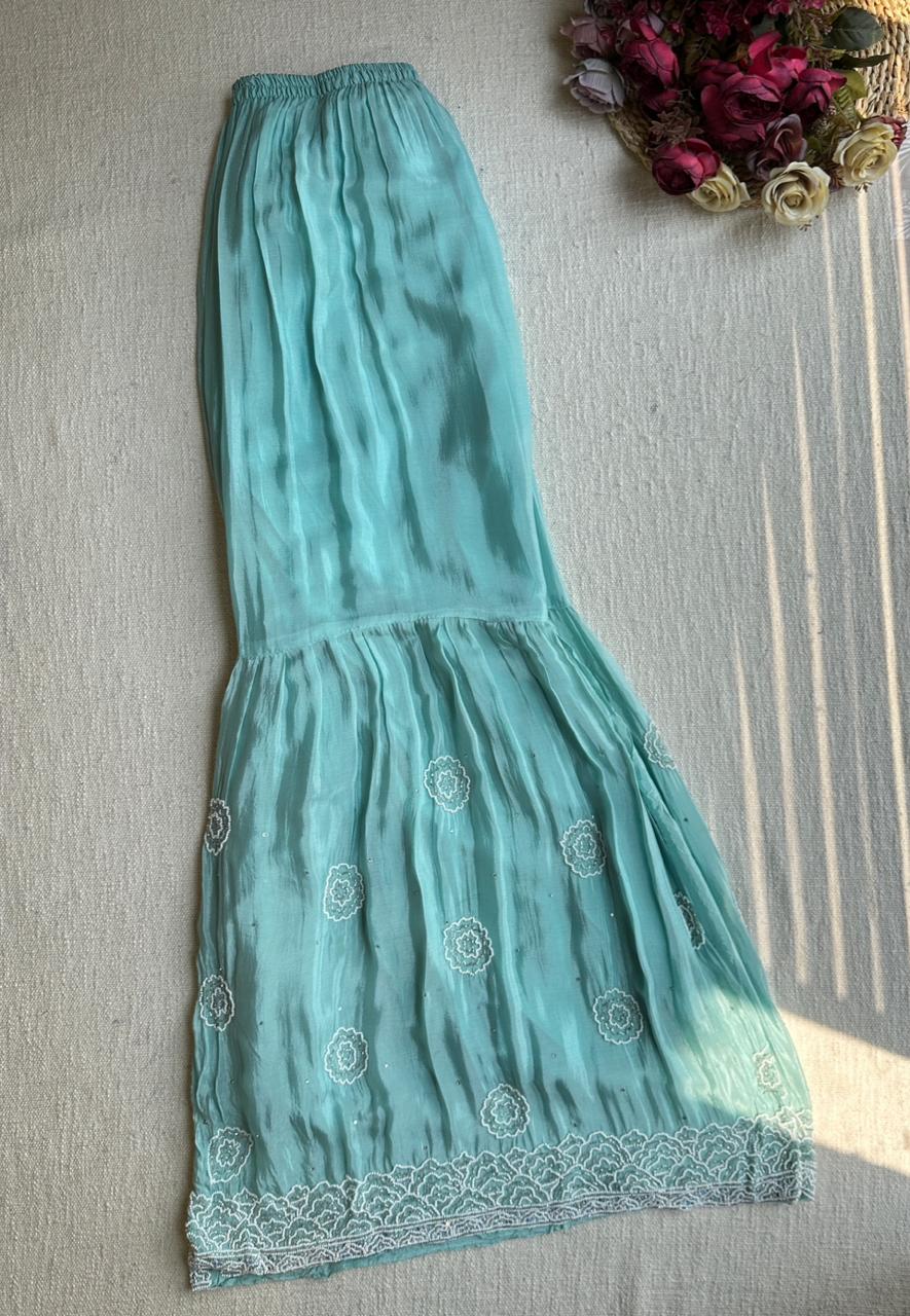 19314 Beautiful partywear suit