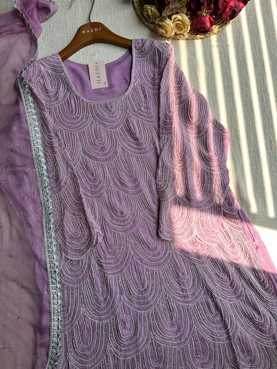 19315 Beautiful partywear suit