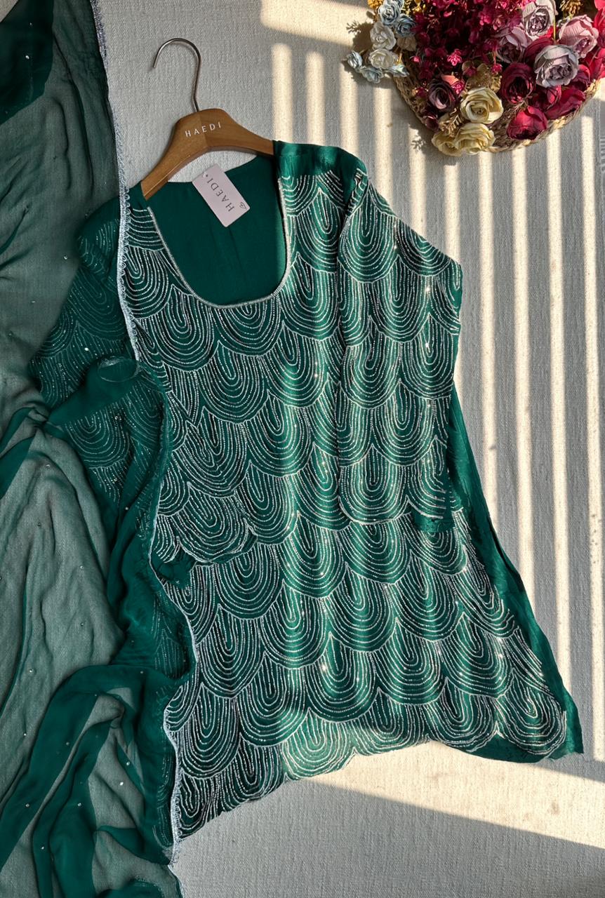 19315 Beautiful partywear suit