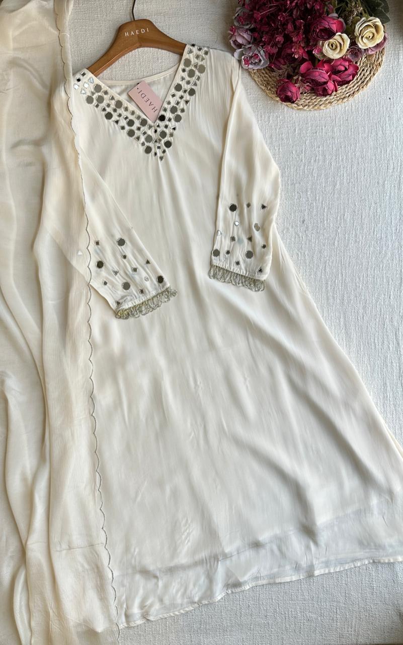 19733 Beautiful Crepesilk suit