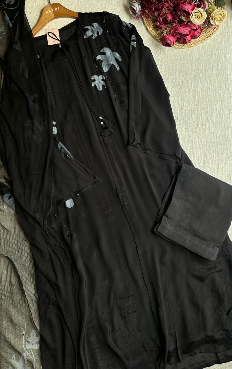 19840 Beautiful partywear suit
