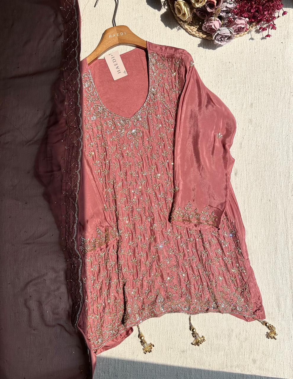 19316 Beautiful partywear suit with skirt
