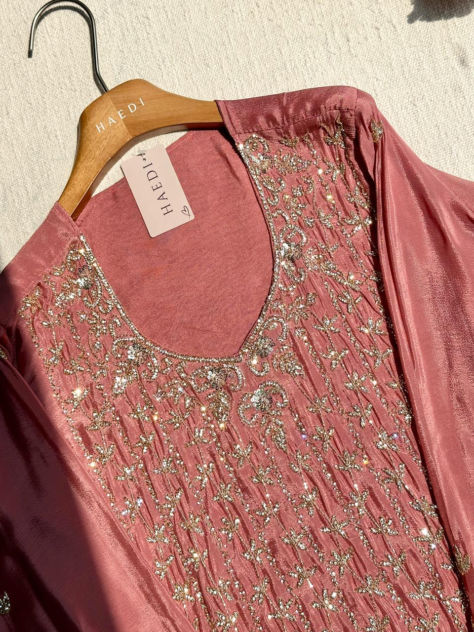 19316 Beautiful partywear suit with skirt