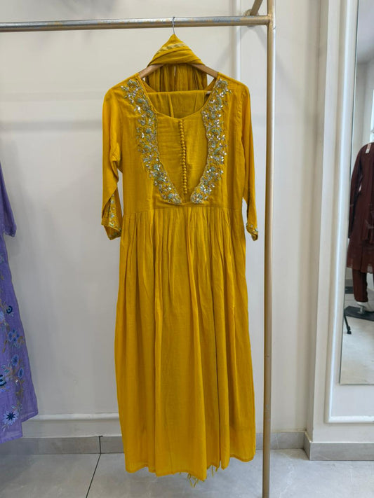 14161 Beautiful handworked suit
