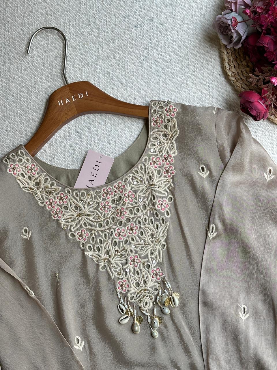 19287 beautiful party wear suit