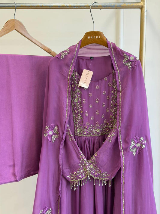 57671 Beautiful parywear suit