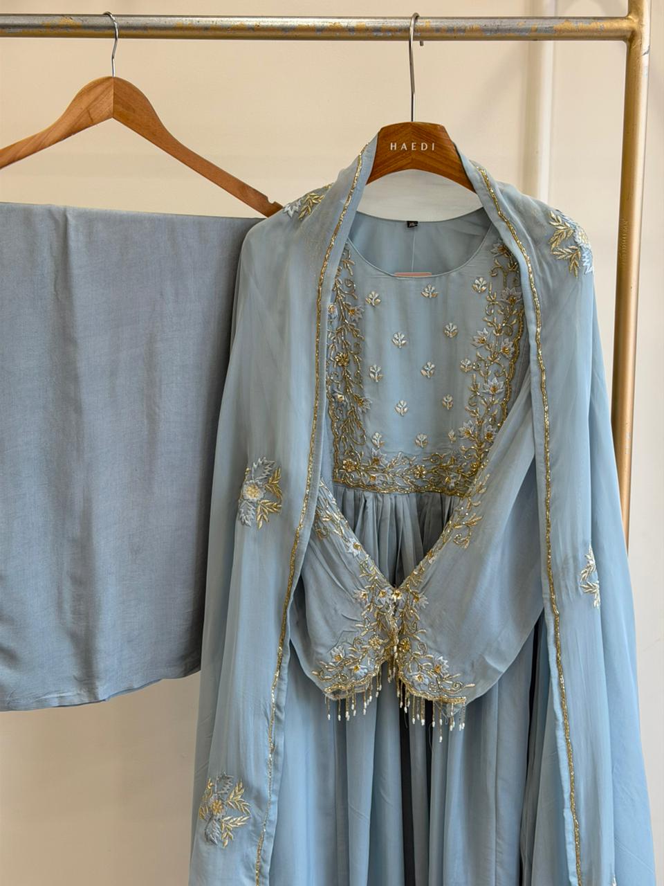 57671 Beautiful parywear suit