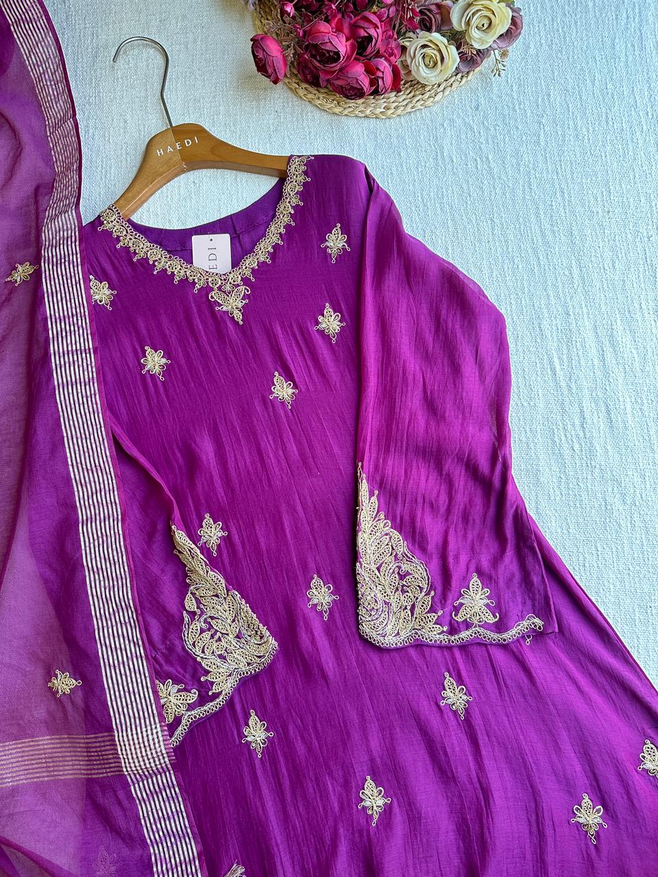 19845 Beautiful mulchanderi suit