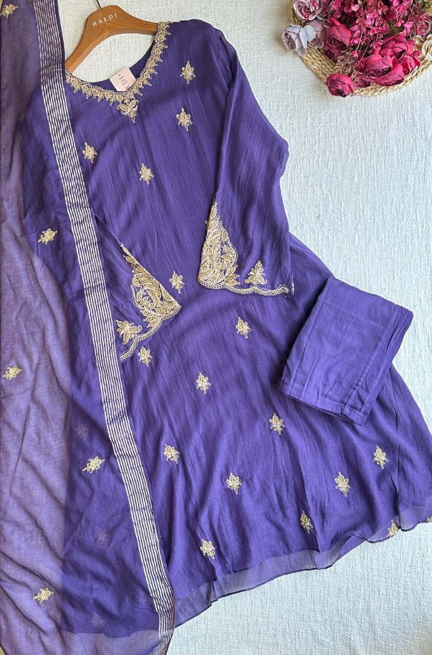 19845 Beautiful mulchanderi suit