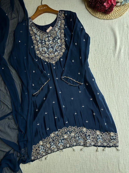 19841 Beautiful party wear suit