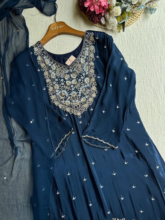 19841 Beautiful party wear suit
