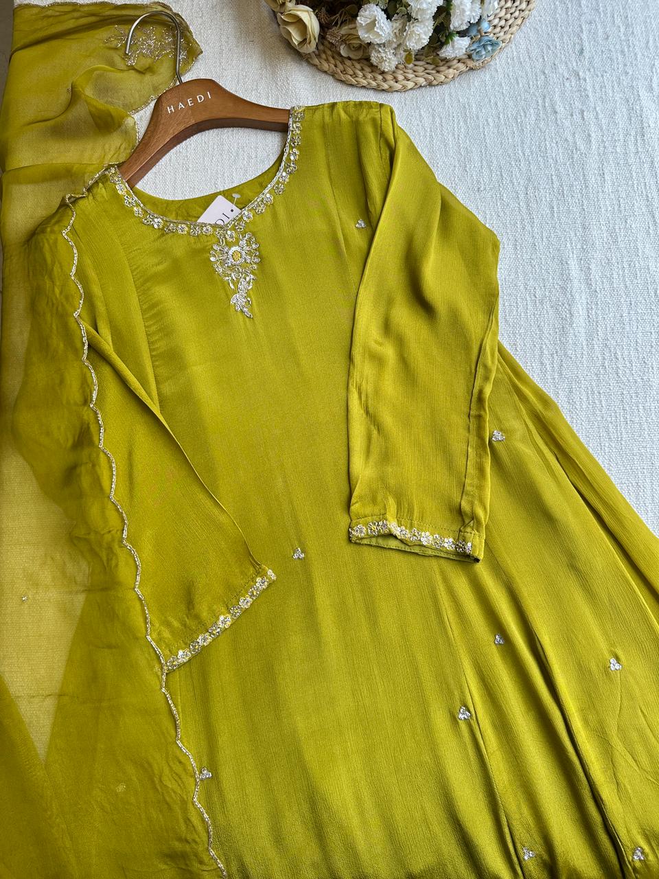 18764 Beautiful partwear anarkali