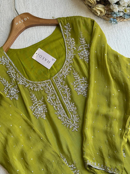 19319 Beautiful party wear suit