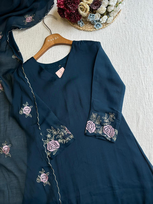 19949 Beautiful embroidered suit