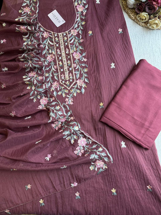 19204 Beautiful unstiched suit