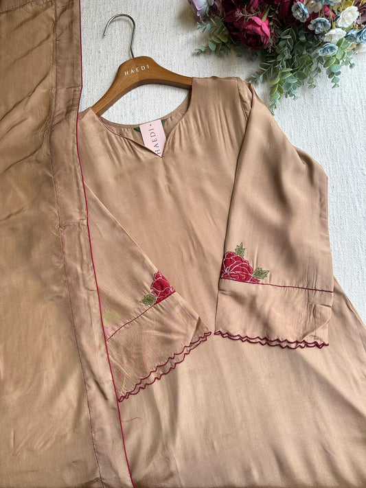 19973 Beautiful crepe suit