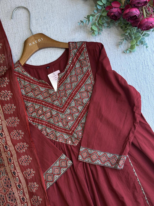 19958 Beautiful cotton suit