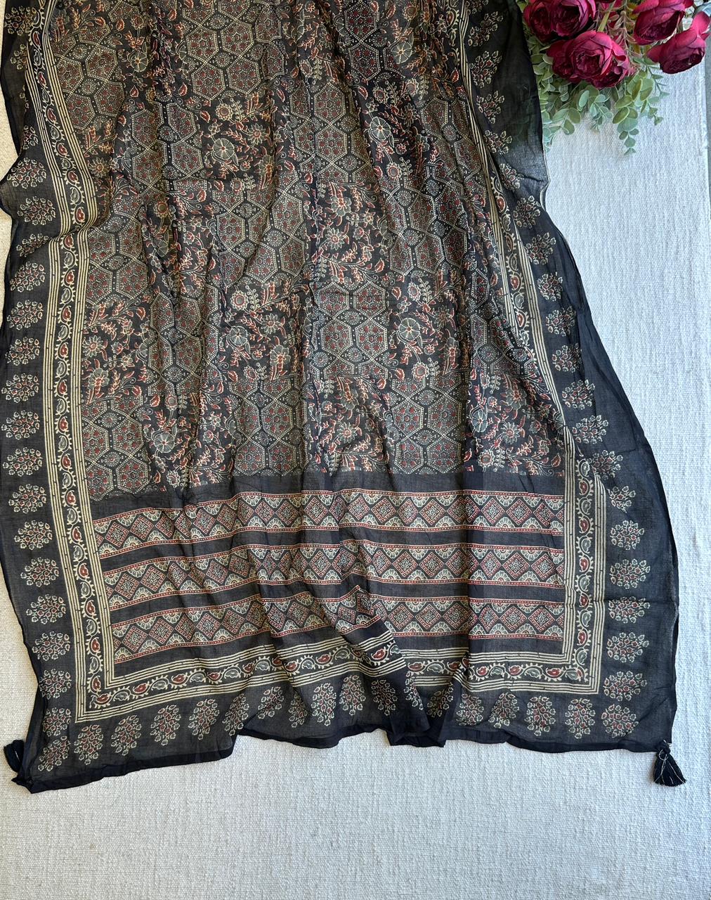 19958 Beautiful cotton suit