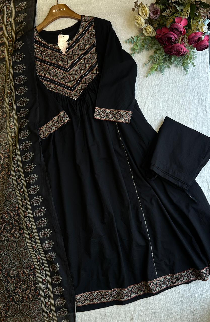 19958 Beautiful cotton suit