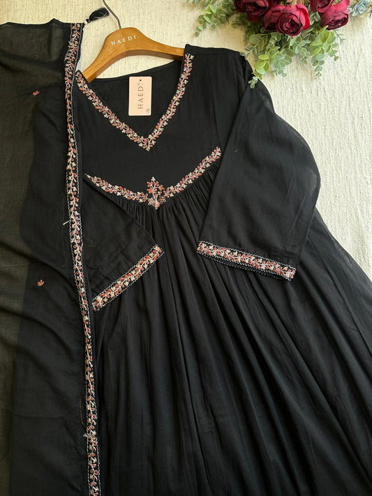 19952 Beautiful embroidered mul cotton suit