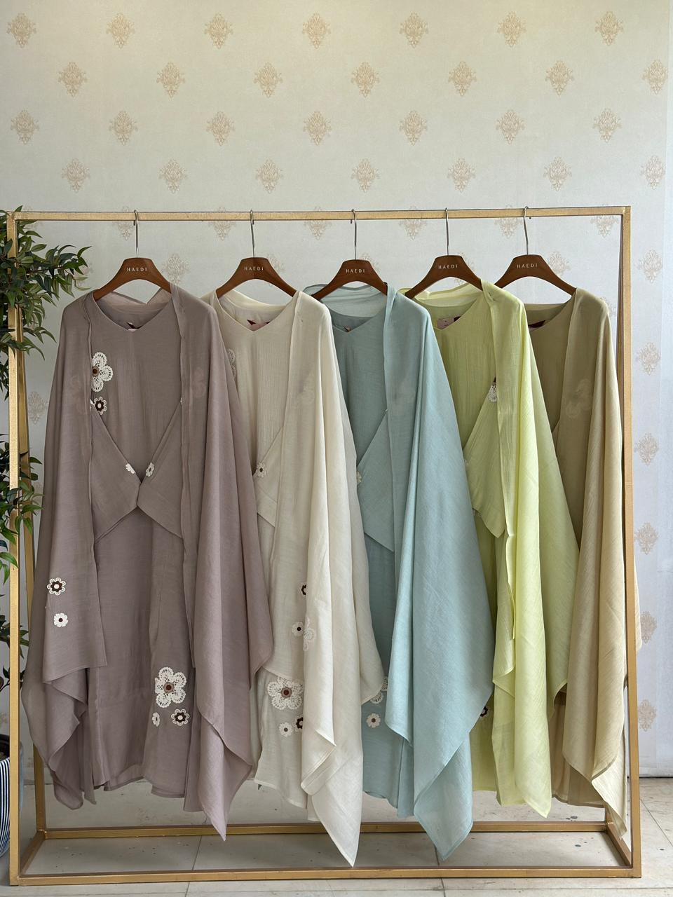 20006 Beautiful partywear suit