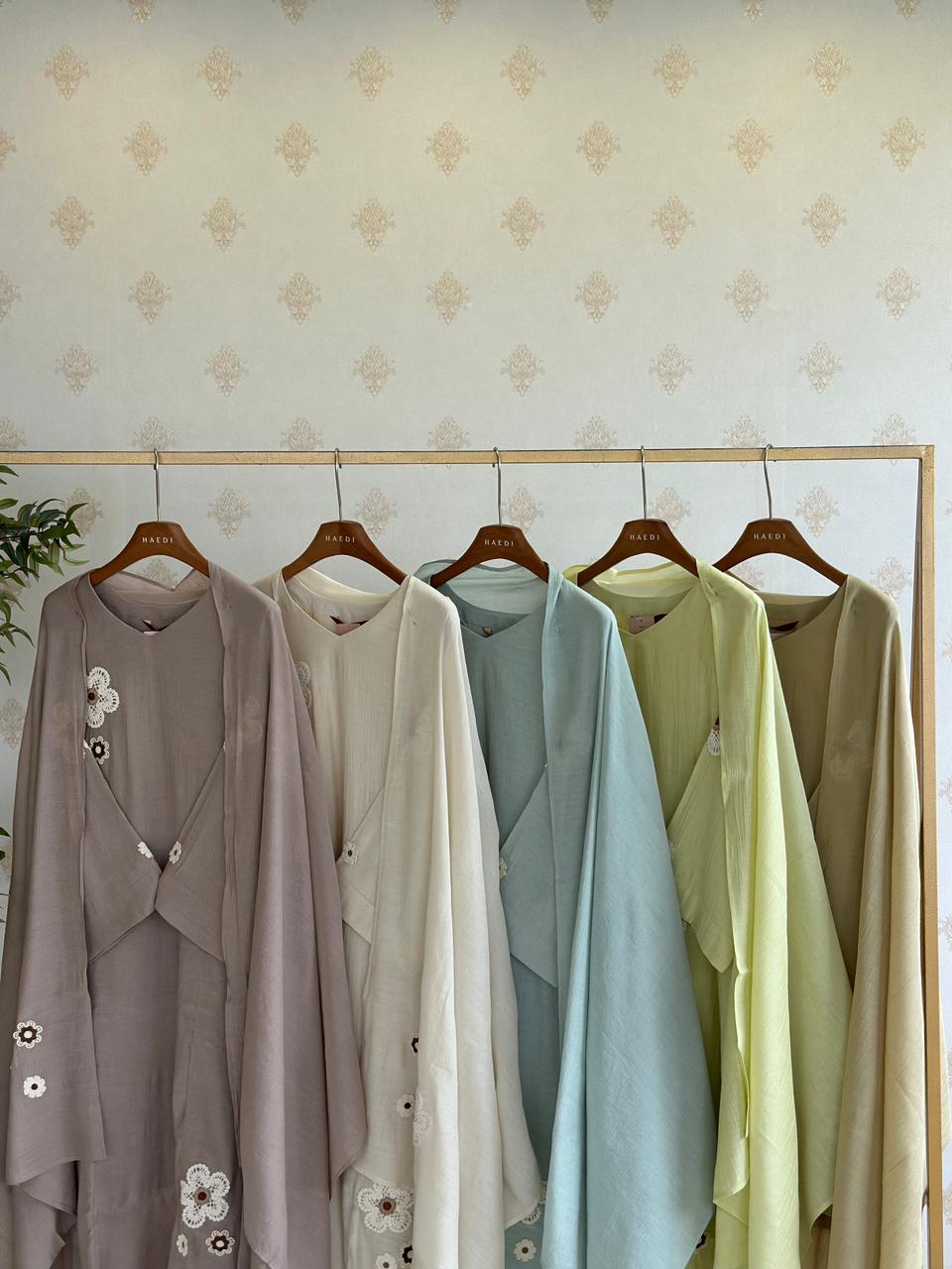 20006 Beautiful partywear suit