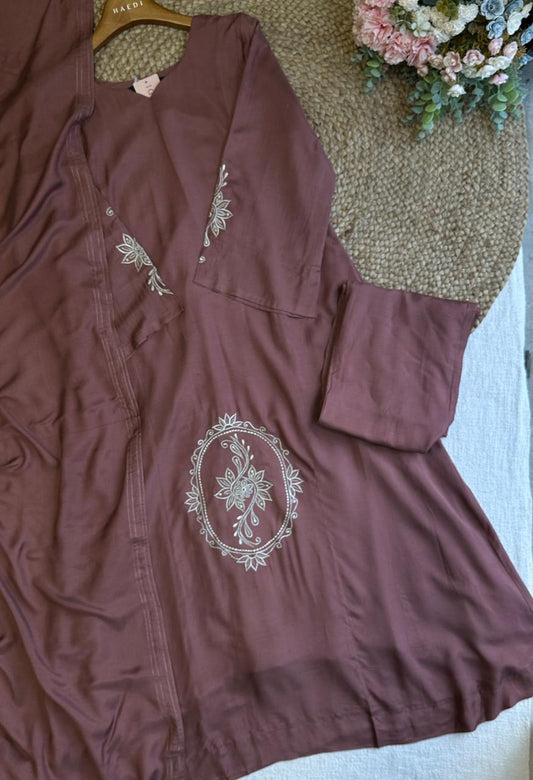 20023 Beautiful embroidered designer suit
