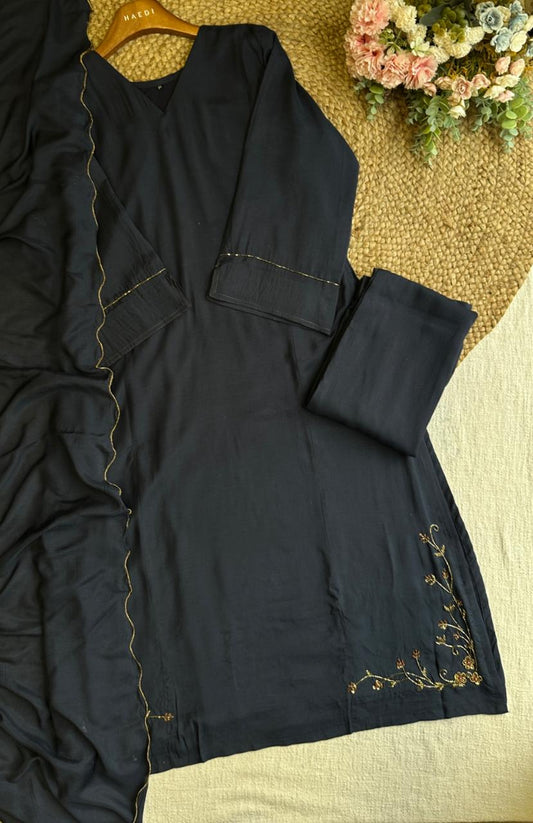 20022  Beautiful embroidered muslin suit