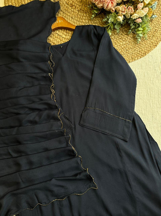 20022  Beautiful embroidered muslin suit