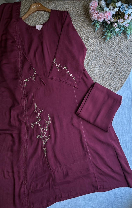 20019/20018 Beautiful embroidered muslin suit