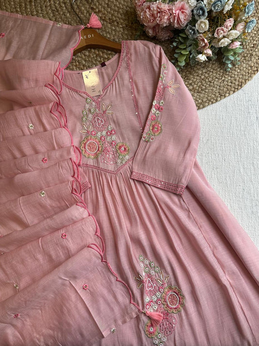 20041 Beautiful embroidered suit