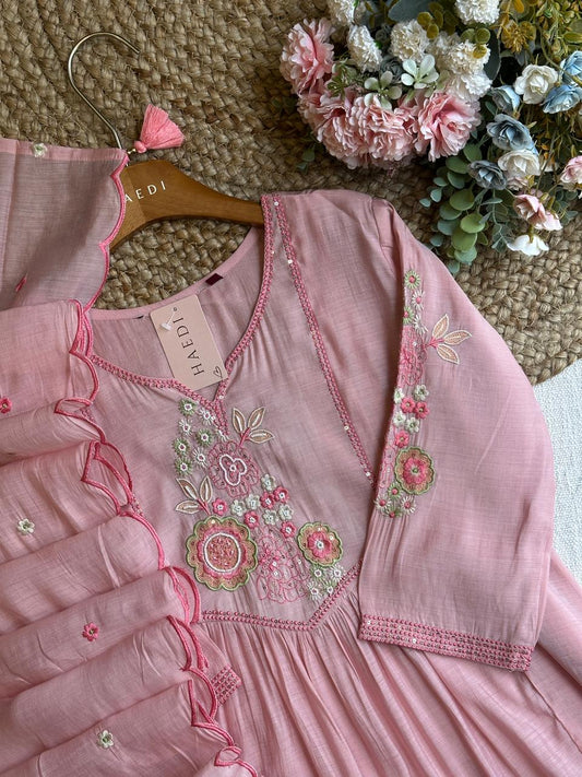 20041 Beautiful embroidered suit
