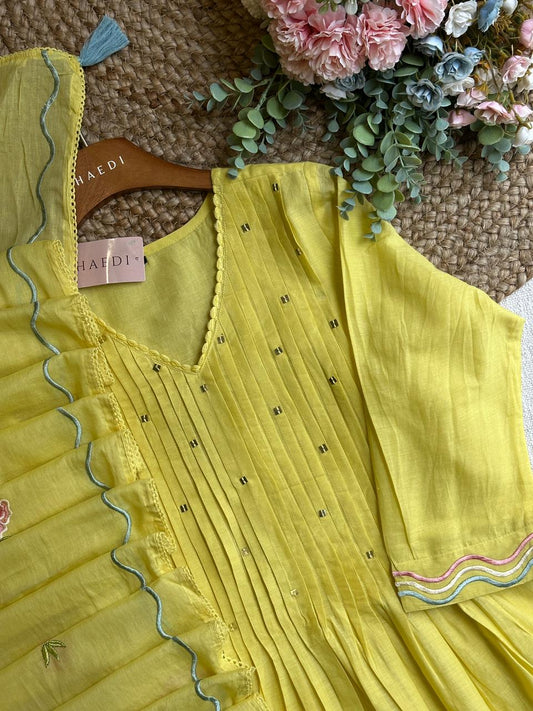 20037 Beautiful embroidered suit