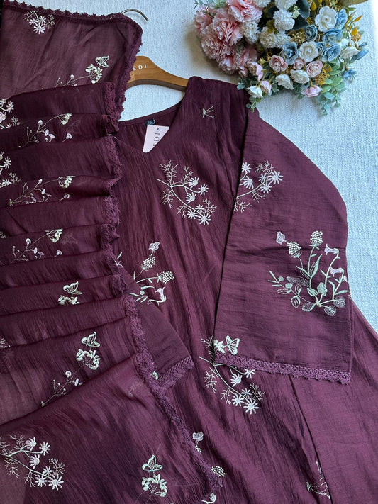 20030 Premium embroidered suit