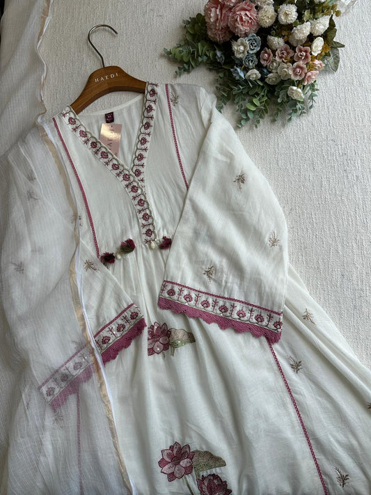 20038 Beautiful embroidered mulcotton suit