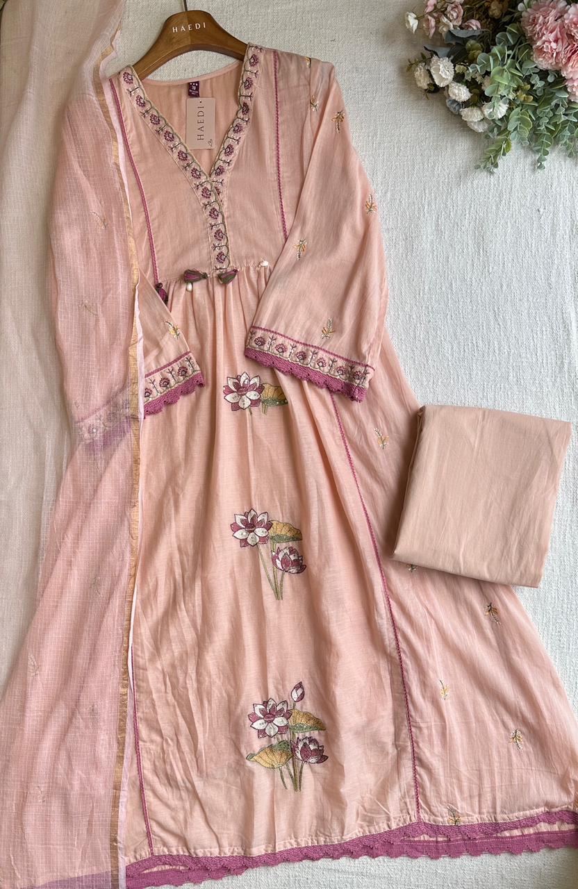 20038 / CMD 57909 Beautiful embroidered mulcotton suit