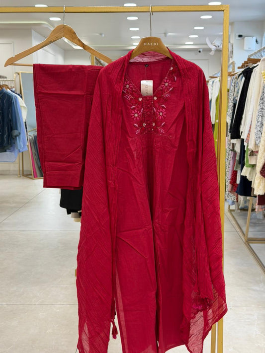 56571 handworked cotton suit