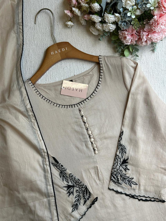 20058 Beautiful embroidered suit