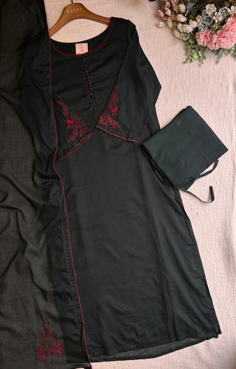 20058 Beautiful embroidered suit