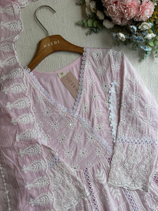 20251 Beautiful embroidred suit