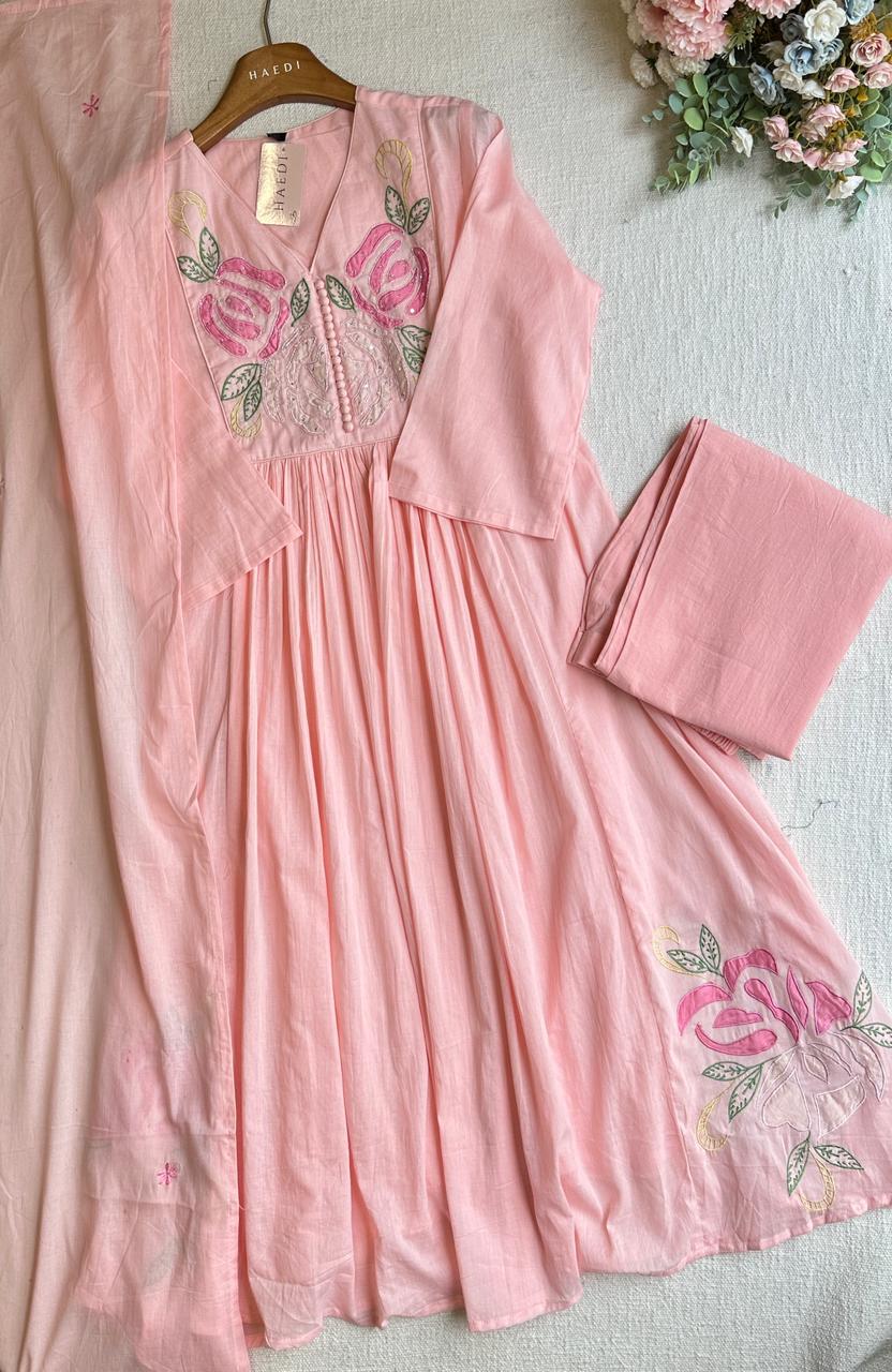 20247/20245/CMD 58079 Beautiful handworked suit