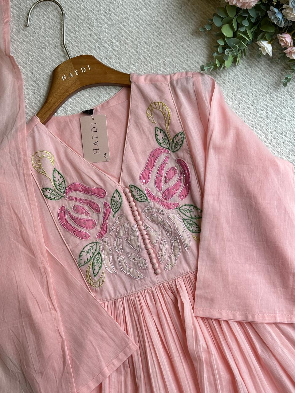 20247/20245/CMD 58079 Beautiful handworked suit