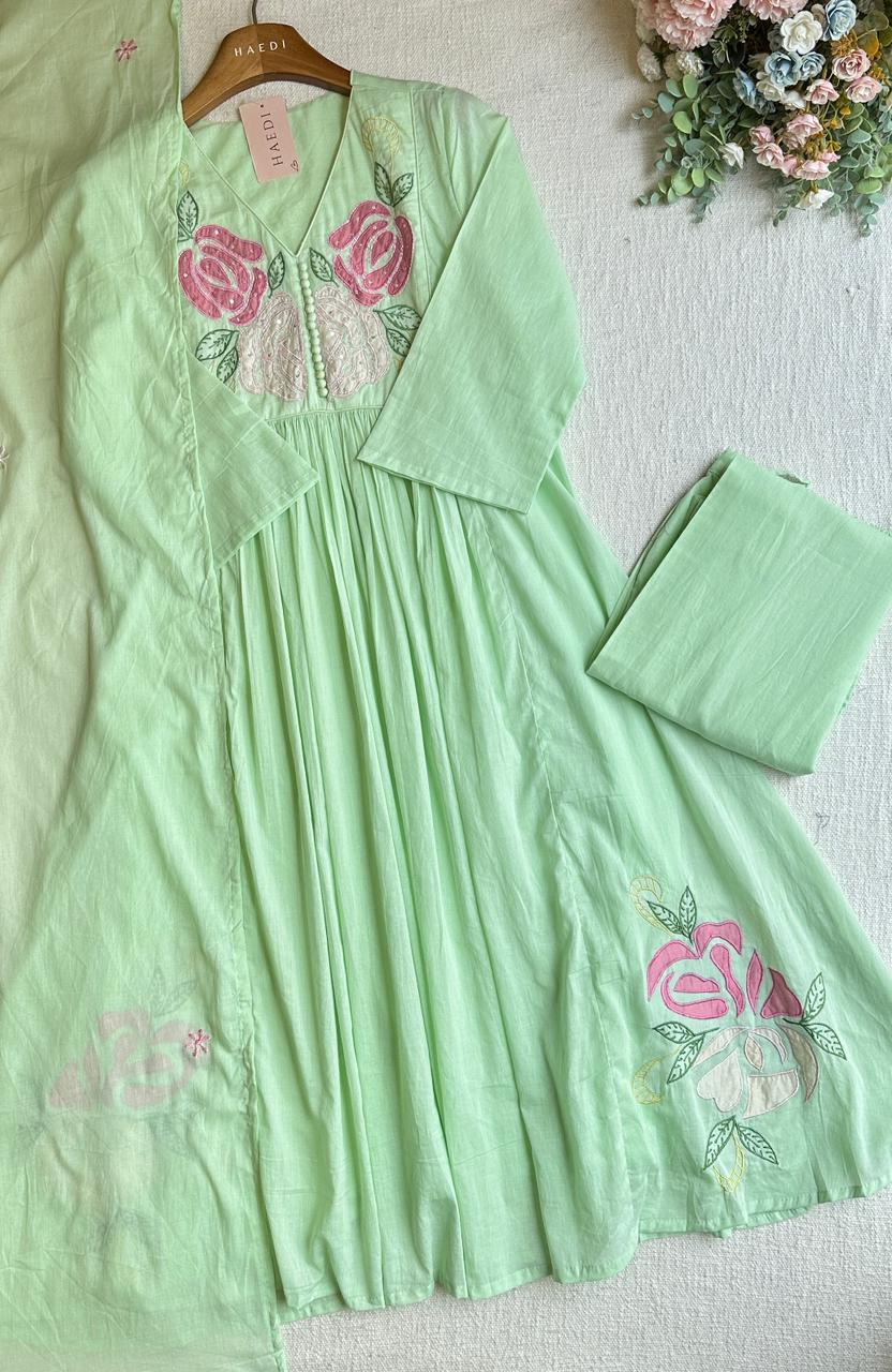 20247/20245/CMD 58079 Beautiful handworked suit